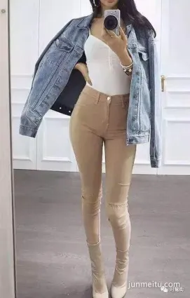 女生這樣穿搭, 總是忍不住會讓人多看幾眼