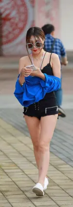 街拍清新靓麗的時尚穿搭