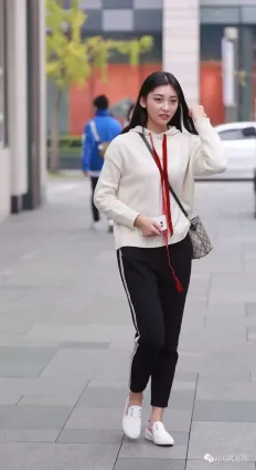 街拍這樣的鄰家女孩誰不喜歡 ？