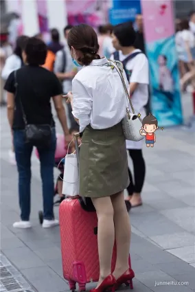 機場街拍剛下飛機的肉絲高跟美婦，我又心動了