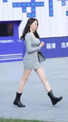 成都街拍緊身包臀裙S好身材大長腿時尚女郎