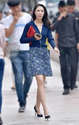 滾叔街拍這才是成熟女人該有的姿态