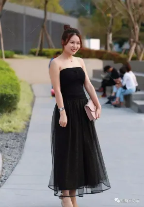 街拍抹胸連衣裙搭配