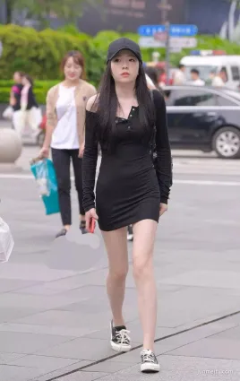 街拍這個小姐姐，各方面剛剛好