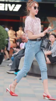 街拍牛仔褲美女，背影最美