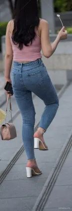 街拍   辣媽的好身材