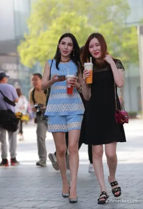 街拍長得像混血兒，大長腿超好身材