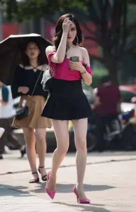 街拍很有氣質的小黑短裙