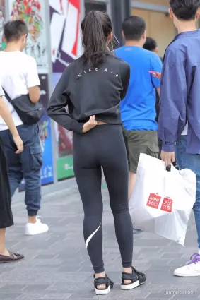 街拍 身材苗條小姐姐