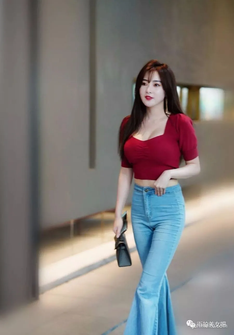 Street Snap, Elegant Posture, Beautiful Temperament, Amazing Figure photo 1