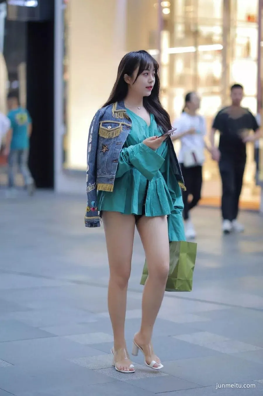Street Snap: This Is Just Too Good-Looking photo 1