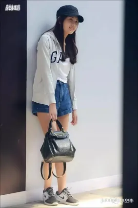 街拍涼爽天氣的“白露”美女！（組圖）