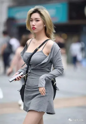 街拍吊帶有圍