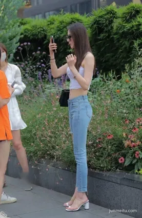 街拍街頭小蠻腰的殺傷力