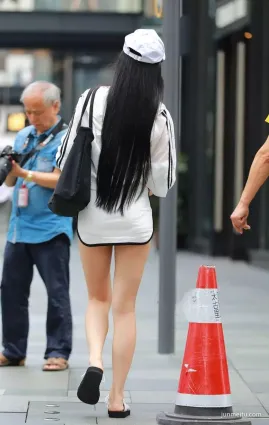 街拍小姐姐穿的真時尚