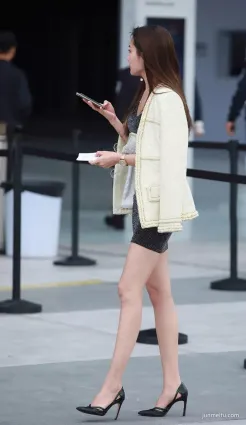 街拍感謝天地能遇見這麼美的姑娘
