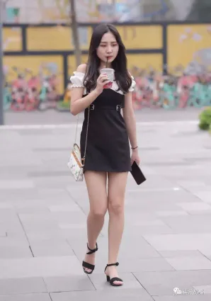 街拍 短裙美腿
