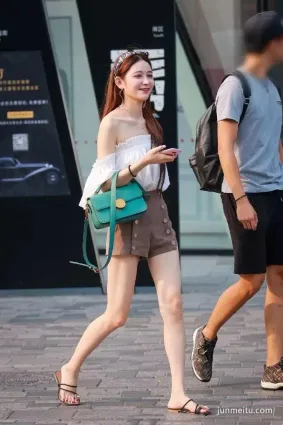 街拍鎖骨太美了