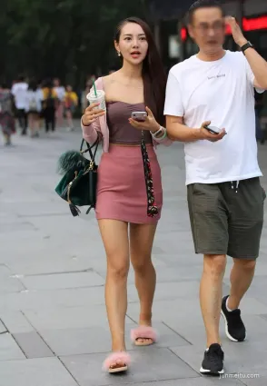 街拍緊身裙顯身材好