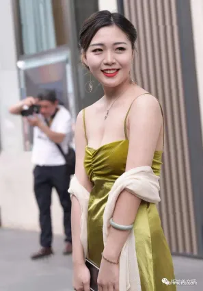 街拍貌美有圍