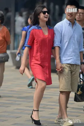 街拍最具女人味的連衣裙美眉！（組圖）