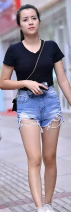 街拍眉清目秀時尚簡約穿搭美