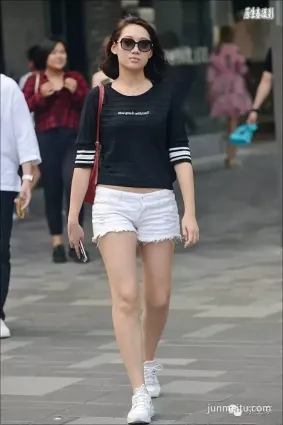 街拍美女短褲，還可以再短嗎？（組圖）