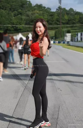 街拍健美的身材很上鏡！