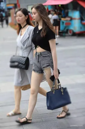 街拍超短牛仔褲清爽小姐姐