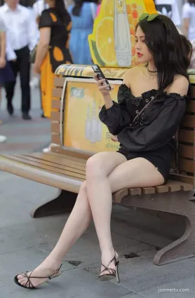 街拍披肩發時尚穿搭顔值高身段好美搭搭