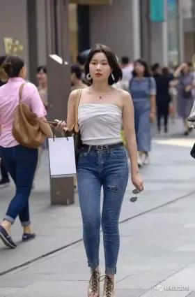 街拍露肩女裝搭配