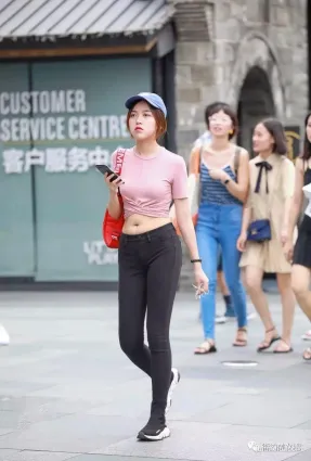 街拍這樣搭配最顯身材