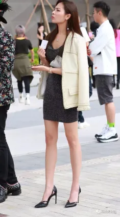 街拍氣質大姐身段高條的美