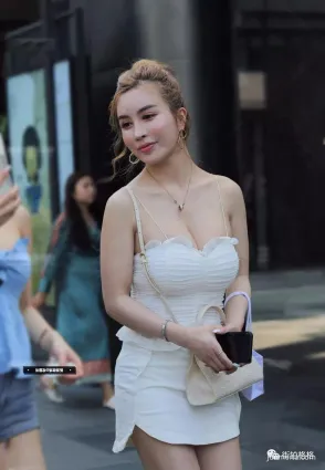 街拍清涼白仙子~