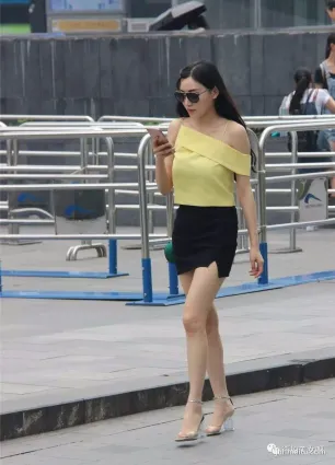 街怕披肩發墨鏡美顔值高穿搭時尚