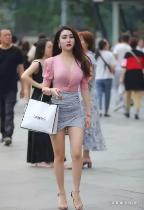 街拍不上班行嗎？我養你啊