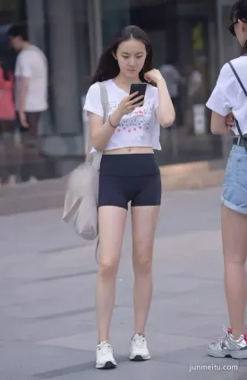 街拍  瑜伽短褲搭配