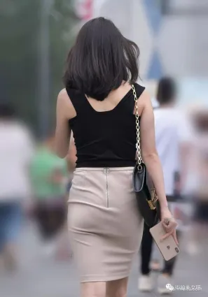 街拍溫文爾雅氣質美顔值高