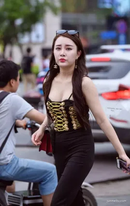 街拍身材挺好