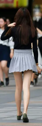 短裙雪白如玉修長雙腿氣質漂亮妹紙