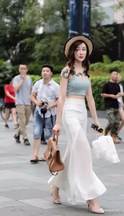 街拍真正的小妖精來了