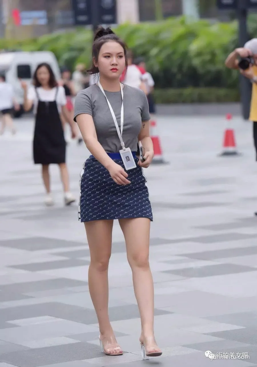 Street Snap: Mature and Charming! photo 1