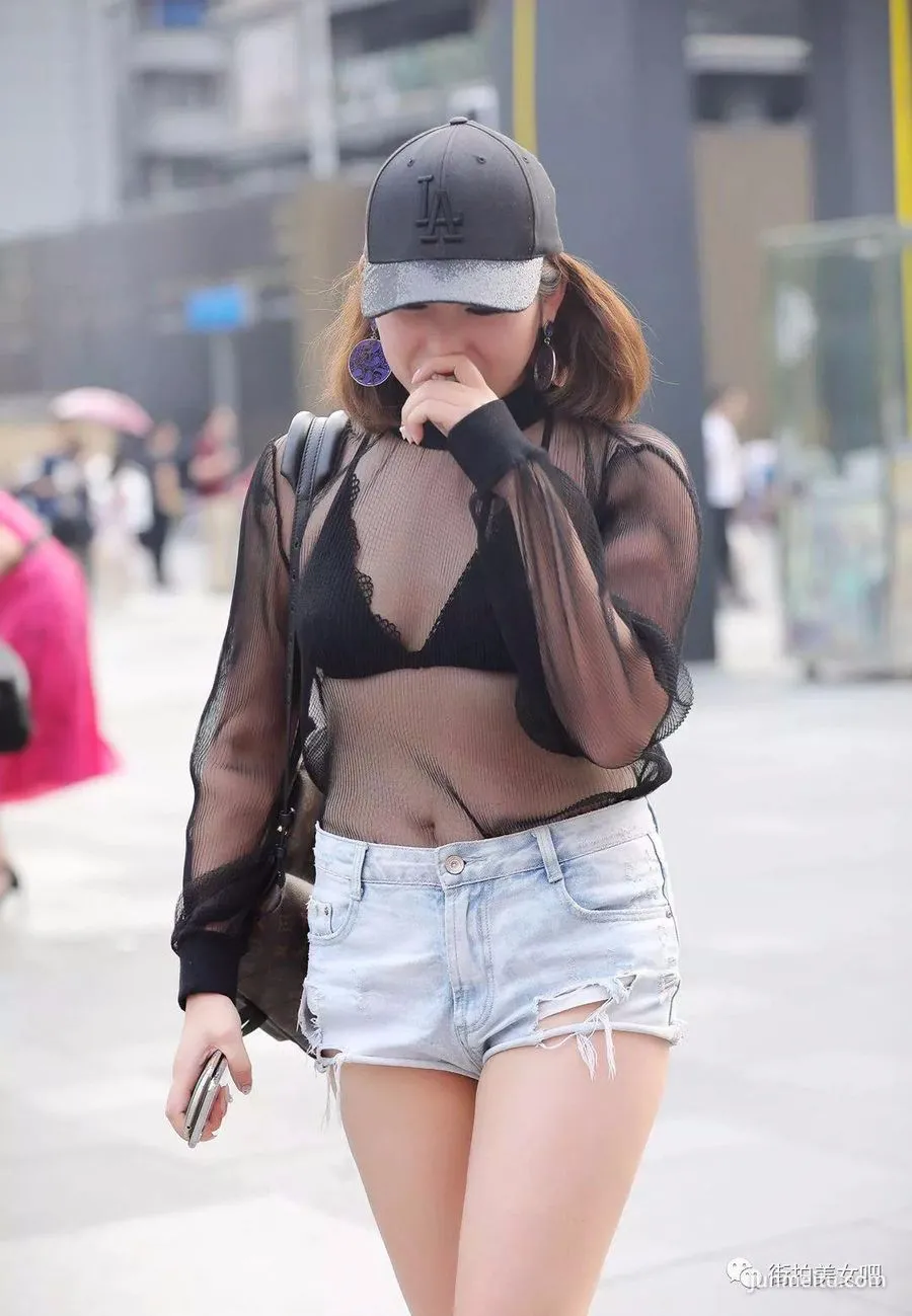 Street Snap: Summer Coolness Is Nothing More Than This photo 1