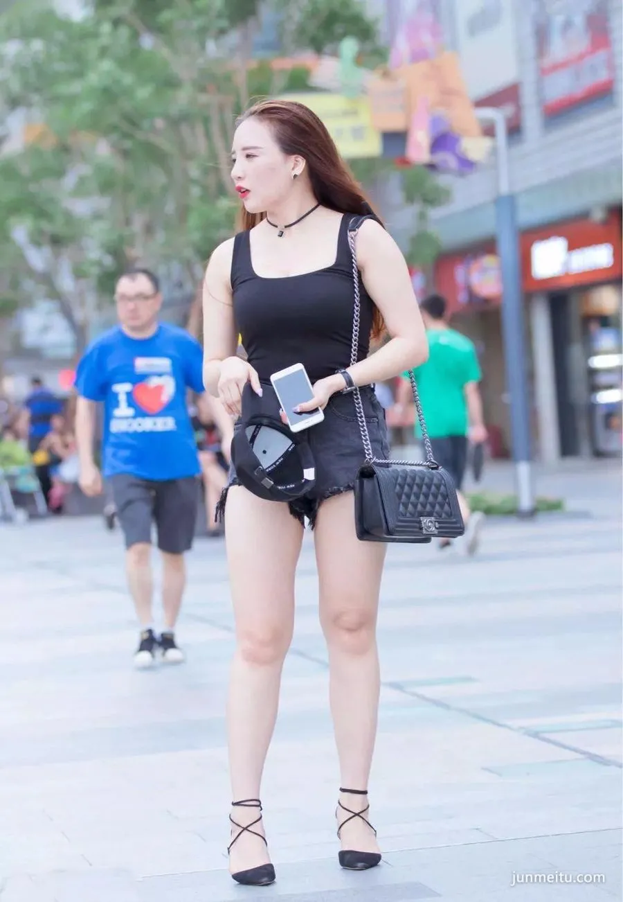 Street Snap: Does This Count as Slightly Plump? photo 1