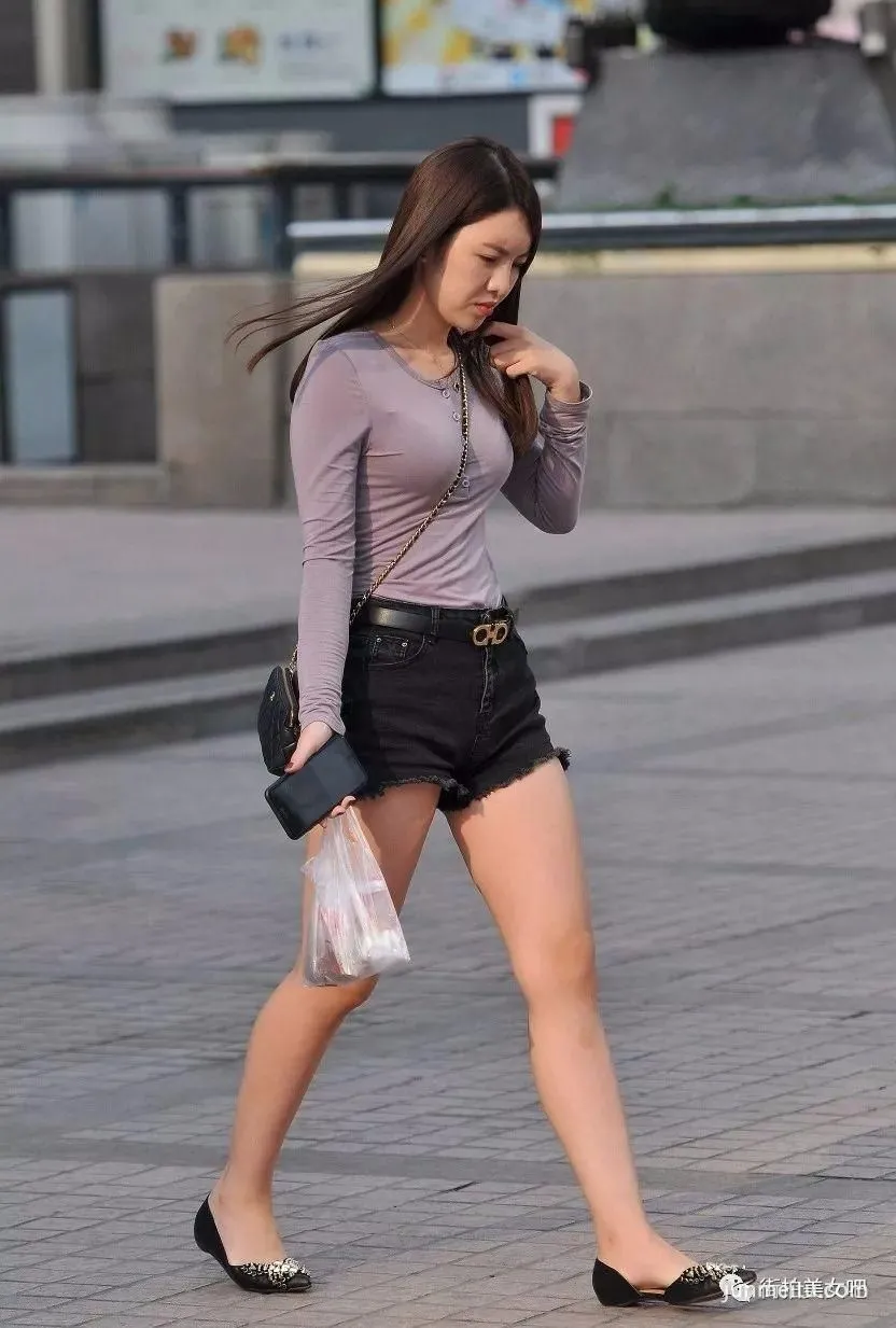 Street Snap: Tight Long-Sleeve Shirt Outfit photo 1