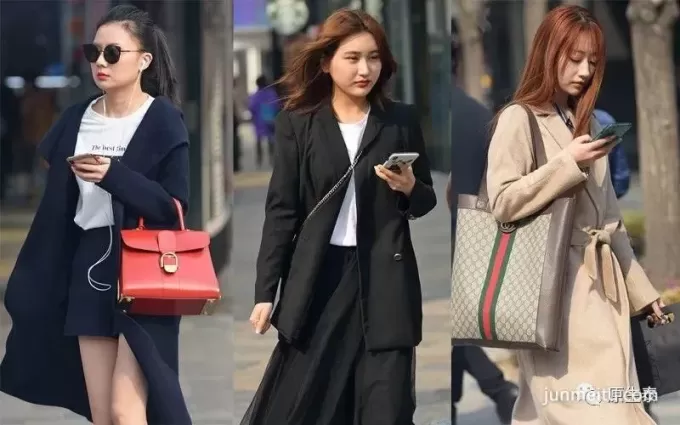 街拍走路有風的動感美女，韻味十足！