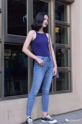 街拍彈力牛仔褲搭配