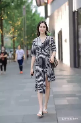 街拍漂亮的孕媽媽