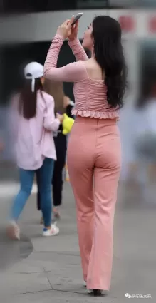 街拍披肩長發身段好很會穿搭的美眉