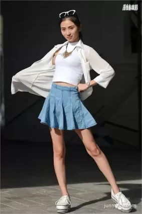 街拍秋季北京好身材性感美女！（組圖）